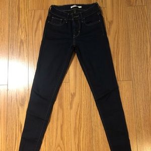 710 Levi’s size 25 women’s